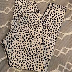 Snow leopard Balance Athletica leggings